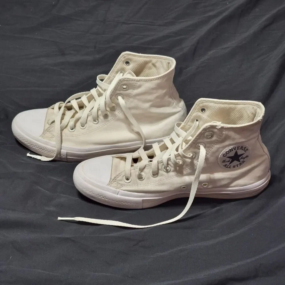 Discontinued Chuck Taylor II Unisex White and Cream Converse Size 7/9